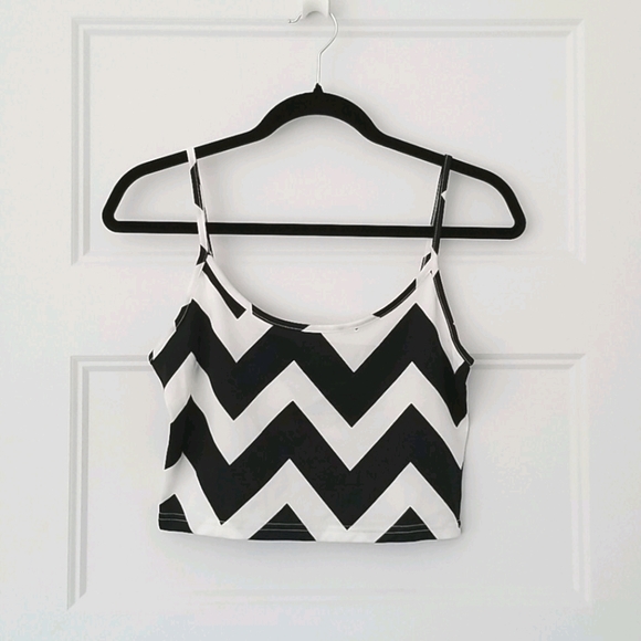 Cropped Black & White Chevron Tank Top - Picture 1 of 4
